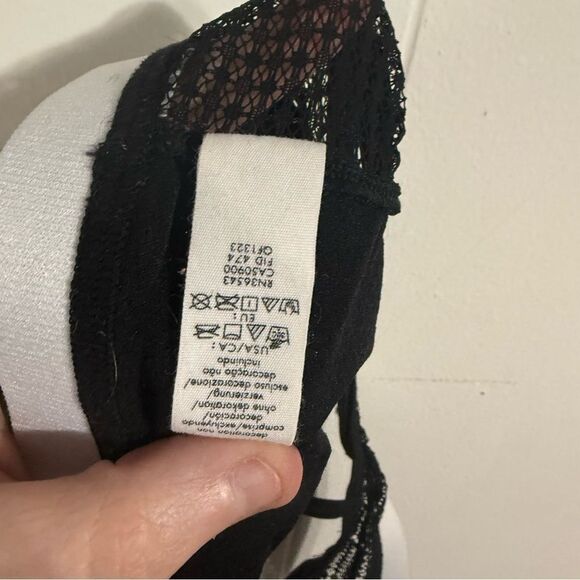 Calvin Klein Black Bra with Criss-Cross Straps - Picture 3 of 5